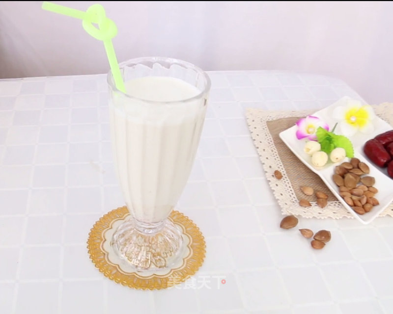 Summer Refreshing Drink-red Date and Almond Milkshake recipe