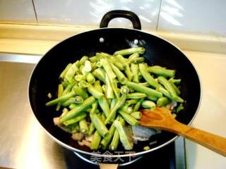 Watching The World Cup and Eating Home-cooked Meals "shandong Big Pot Cake, Pork Braised Lentils" recipe