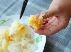 Homemade Dessert: Tremella, Lotus Seed and Lily Soup recipe