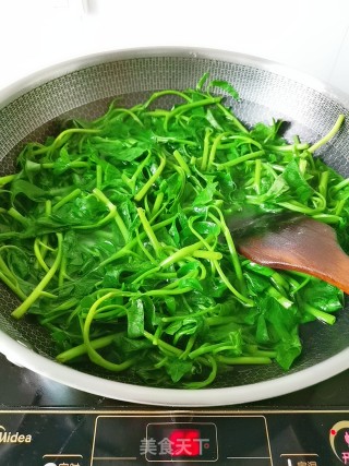 Garlic and Chopped Pepper Spinach recipe
