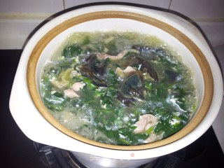 Chili Leaf Salted Egg Lean Meat Soup recipe