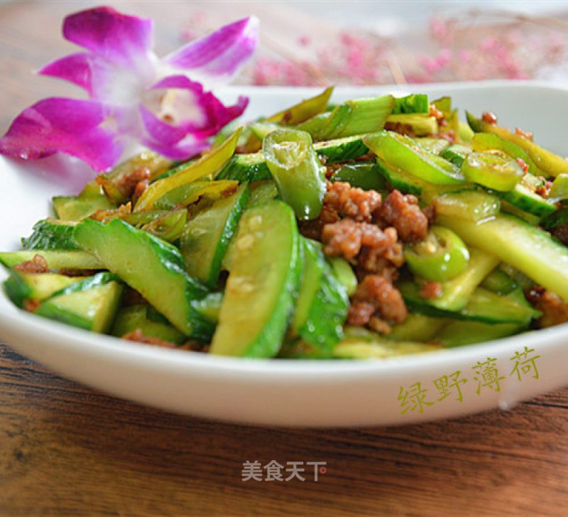 Sauce-flavored Minced Pork and Cucumber