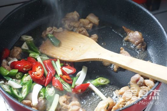 Stir-fried Walnut Chicken with Sauce recipe