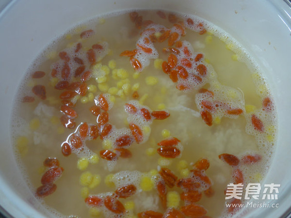 Chinese Wolfberry Corn Flakes and Wine Stuffed Soup recipe