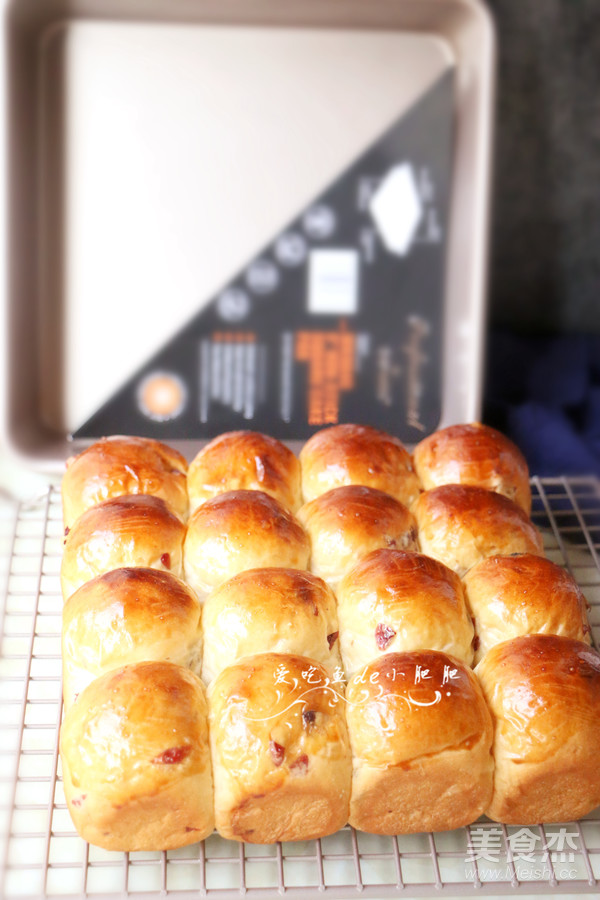 Cranberry Milk Steak Bun recipe