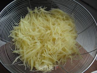 Delicious Non-stop Mouth-red Oil Hot and Sour Potato Shreds recipe