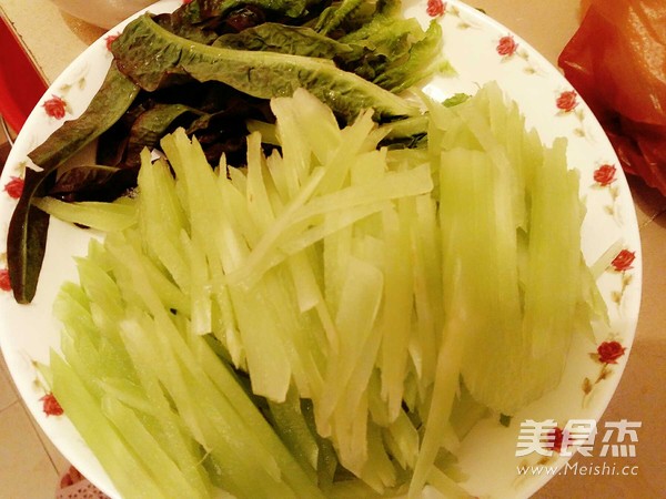 Stir-fried Pork with Lettuce recipe