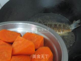 Carrot Crucian Carp Dried Vegetable Soup recipe