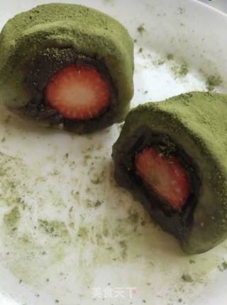 Matcha Strawberry Hug Fruit recipe