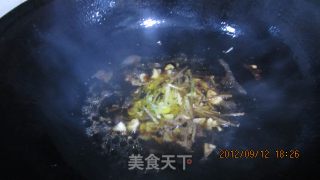 Stir-fried Potato Shreds with Coriander recipe