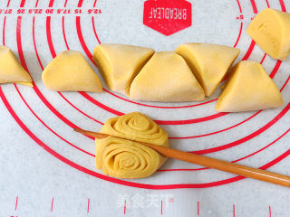 Pattern Pastry [pumpkin Butterfly Flower Roll] recipe