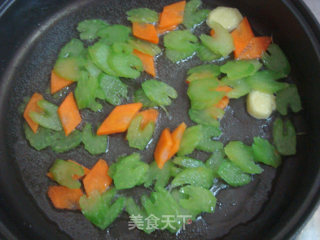 Slimming Food: Stir-fried Cashew Nuts with Celery and Lily recipe