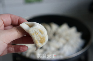 #春食野菜香# Fried Dumplings with Wild Parsley recipe