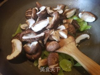 Fried Mushrooms with Yam Lettuce recipe