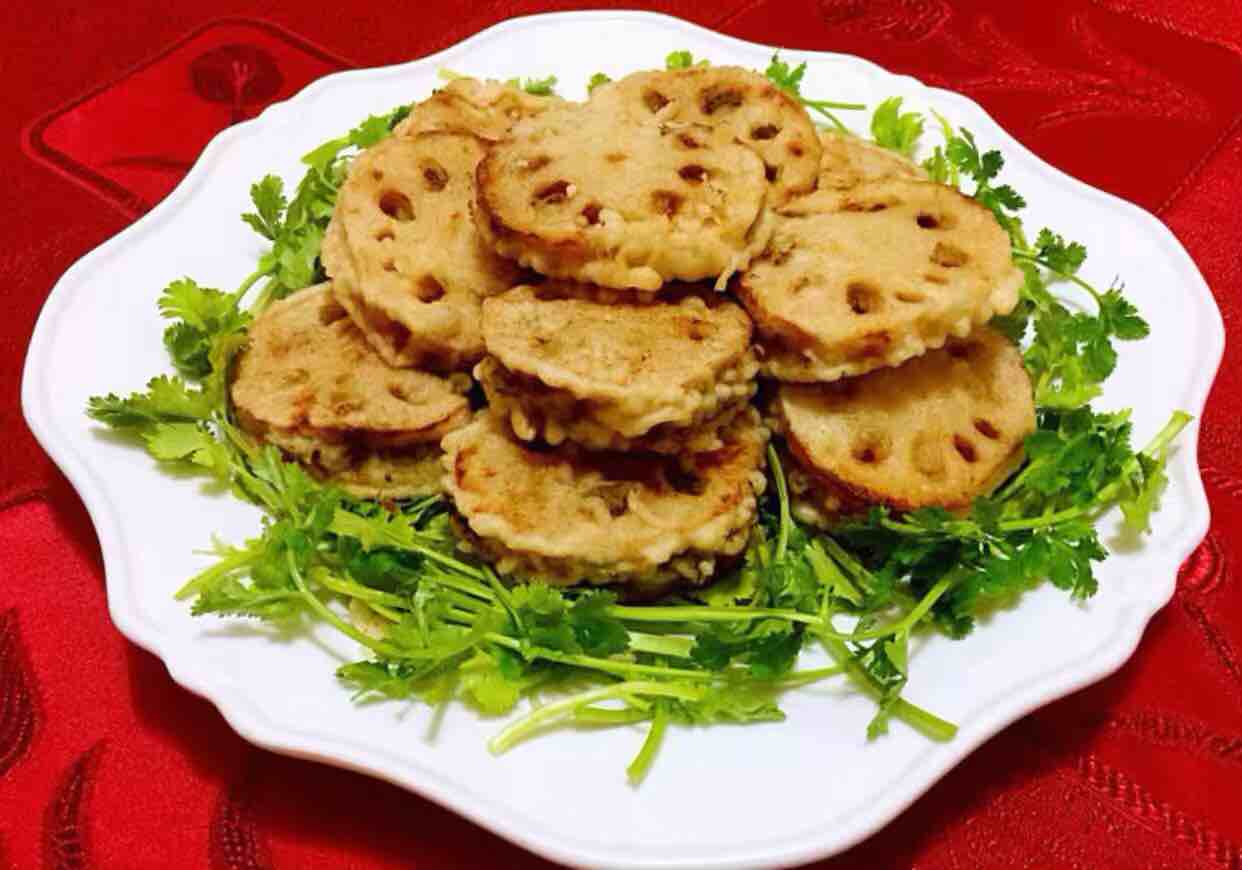 Fried Lotus Root Tongs with Fresh Meat and Coriander recipe