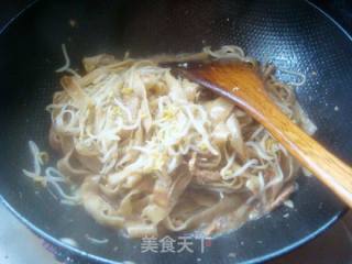 Bean Sprouts and Shredded Pork Braised Cakes recipe