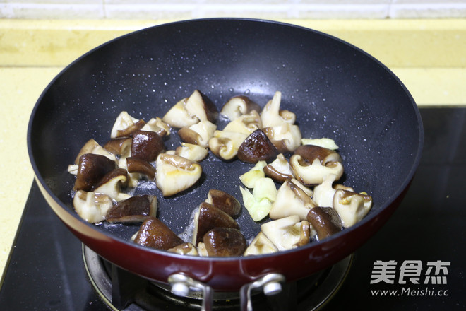 Hengda Xing'an Broccoli Stir-fried Mushroom recipe