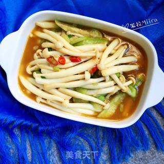 Stir-fried Loofah with White Jade Mushroom recipe