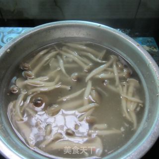 Shimeji Mushroom Soup with Minced Meat recipe