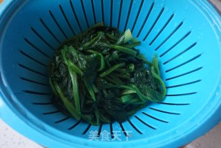 Spinach with Nuts recipe