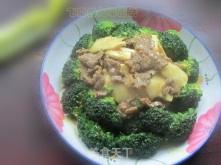 Stir-fried Beef with Winter Bamboo Shoots and Cauliflower recipe