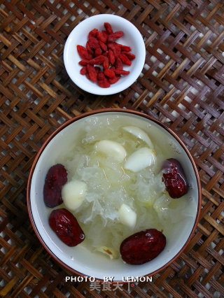 Beautiful Stunner-white Fungus and Red Jujube Soup recipe