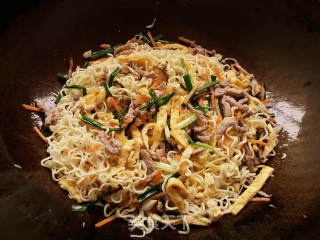 Fried Noodles with Mushroom, Egg and Pork recipe