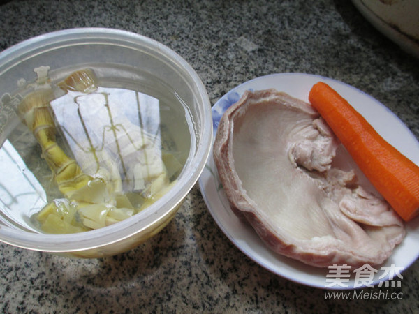 Lamb Tail and Bamboo Shoots Mixed with Pork Belly recipe