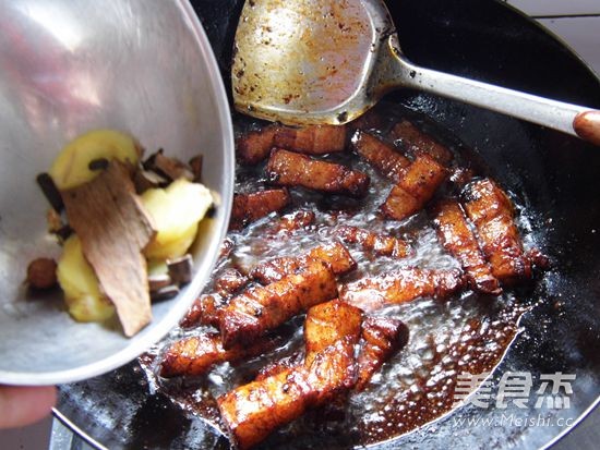 Stewed Pork with Matsutake recipe