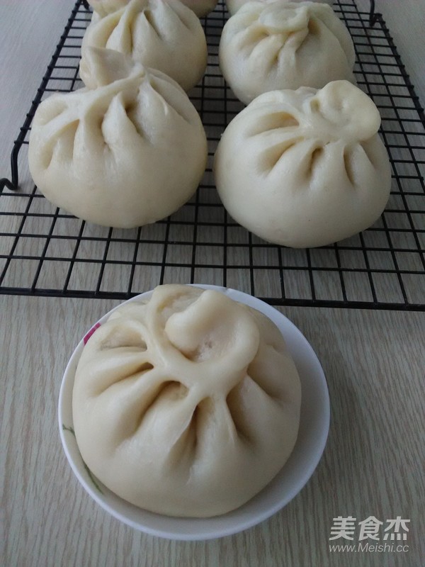 Steamed Buns with Grey Cabbage and Meat recipe