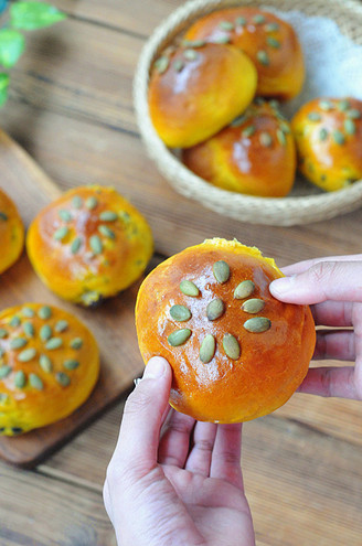 Pumpkin Mixed Bean Buns recipe