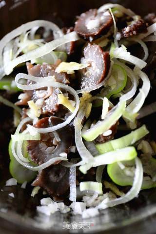 Braised Sea Cucumber with Mushroom and Oyster Sauce recipe