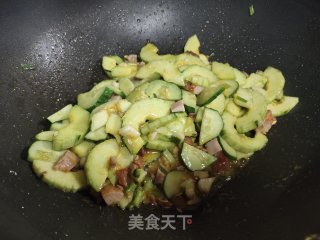 Stir-fried Cucumber with Diced Chicken recipe