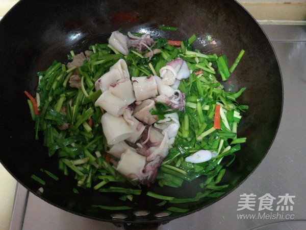 Stir-fried Sea Hare with Leek recipe