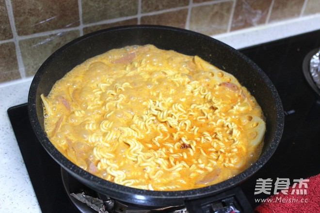 Korean Spicy Turkey Instant Noodles recipe