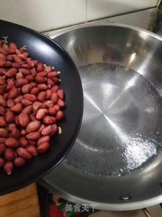 Peanuts Mixed with Radish Skins recipe