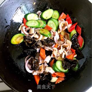 Fried Squid with Jade Fungus recipe