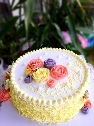 Small Fresh Decorated Cake recipe