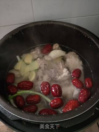 Stewed Chicken Soup with Red Dates and Pears recipe