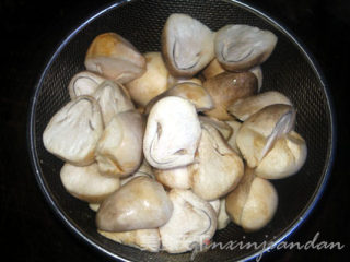 Beef Soup with Straw Mushroom and Radish recipe
