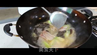 Chicken Soup with Cloud Ears Soaked in Bamboo Fungus recipe