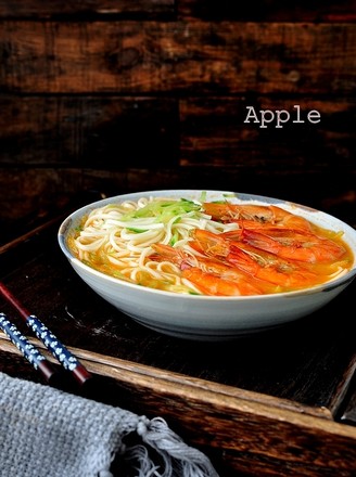 Hot Noodle Soup with Shredded Shrimp and Carrot recipe