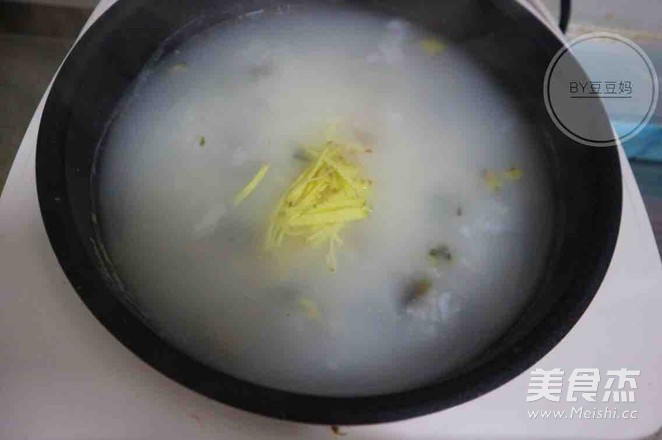 Warm Stomach Congee with Preserved Egg and Lean Pork recipe