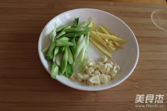 Stir-fried Parsley with Pork Liver recipe