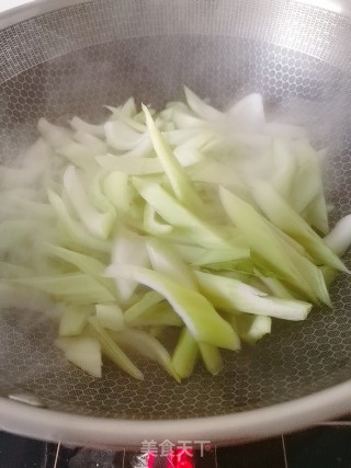 Simmered Poached Eggs with Green Cabbage Stem recipe