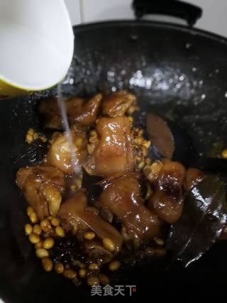 Braised Pork Trotters with Soybeans recipe