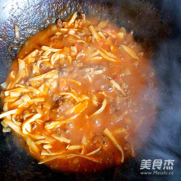 Stir-fried Spaghetti with Ground Beef recipe