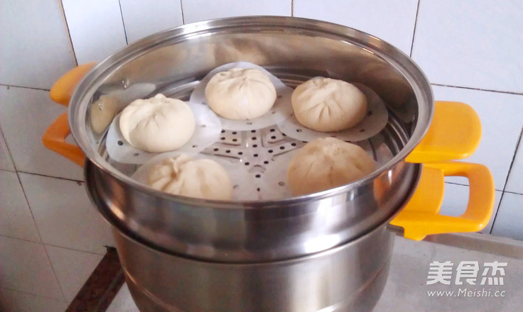 Braised Pork and Dried Cowpea Buns recipe