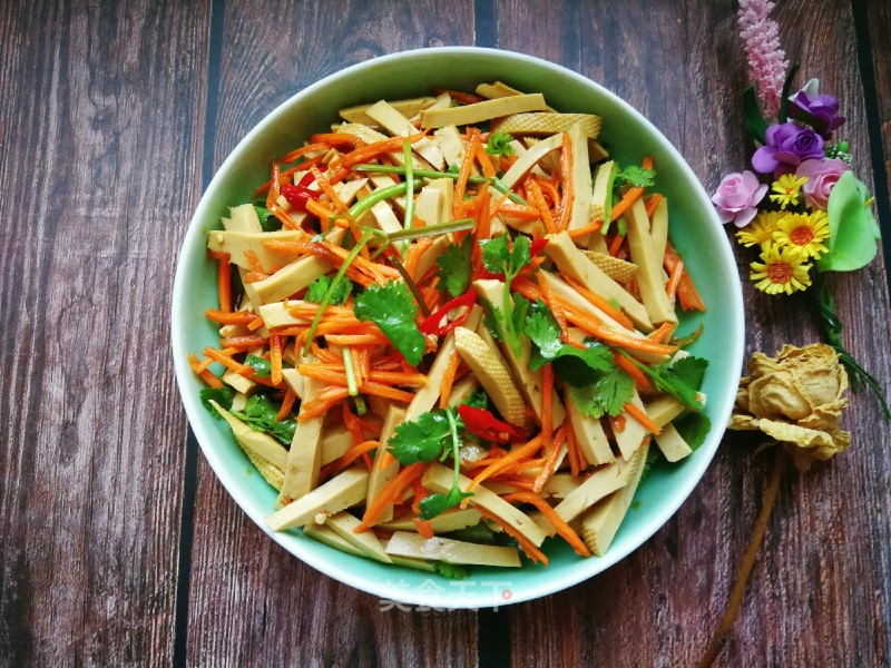 Tofu Rolls with Carrot and Parsley recipe