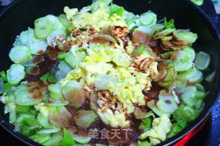 Scrambled Eggs with Fermented Fermented Cabbage recipe